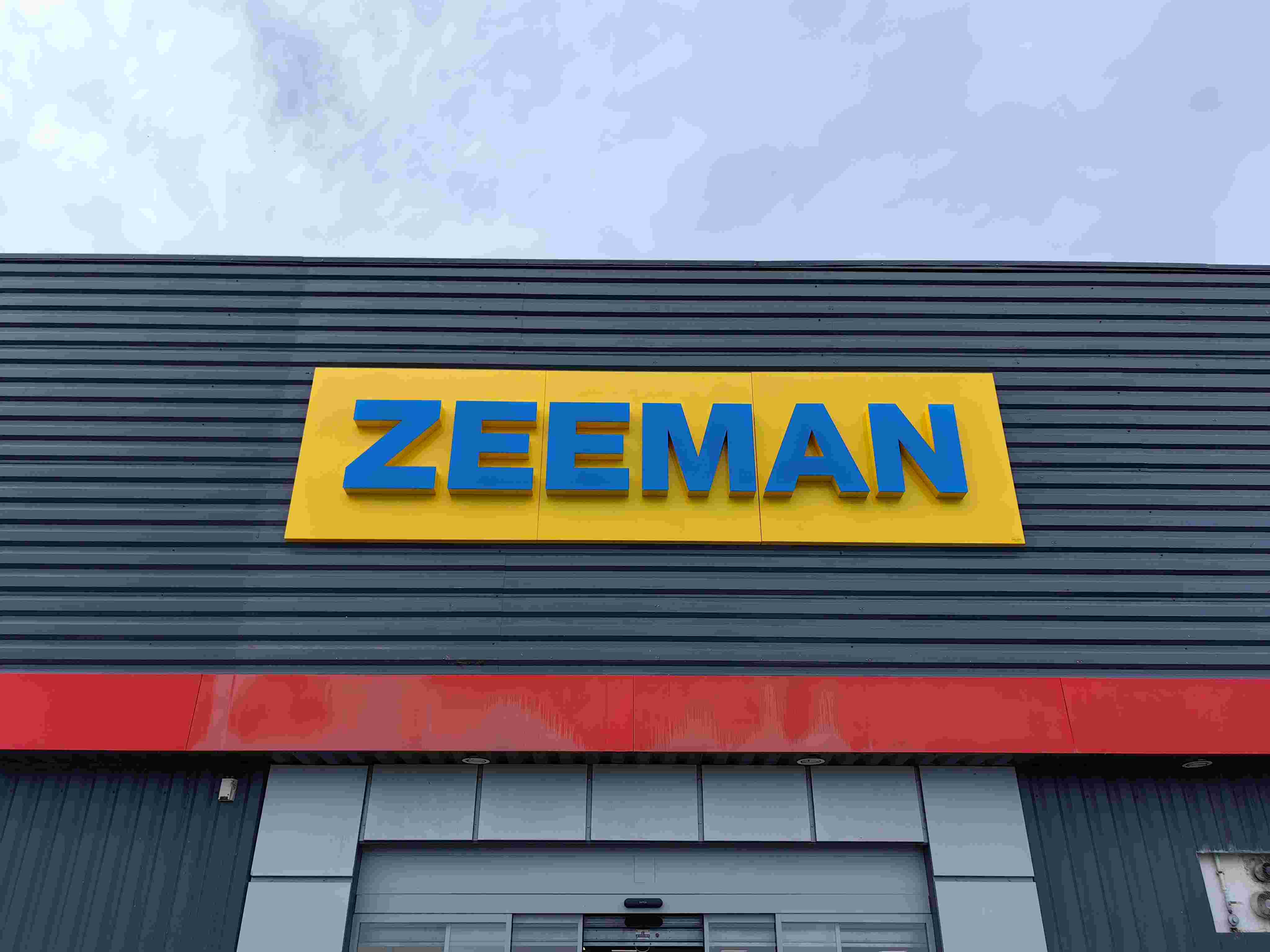 Aménagement complet d'un magasin ZEEMAN à IBOS (64)